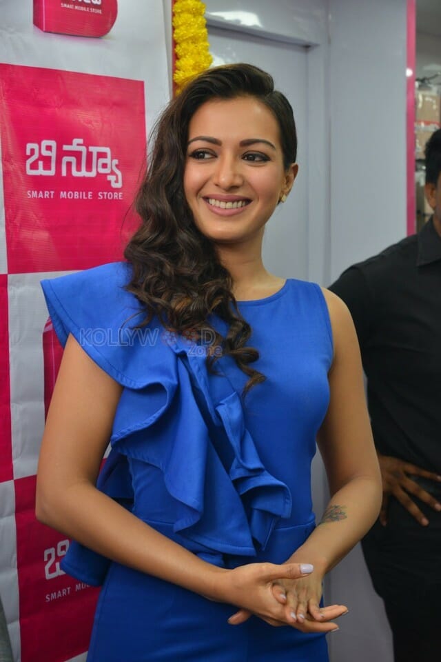 Catherine Tresa At The Launch Of B New Mobile Store Photos