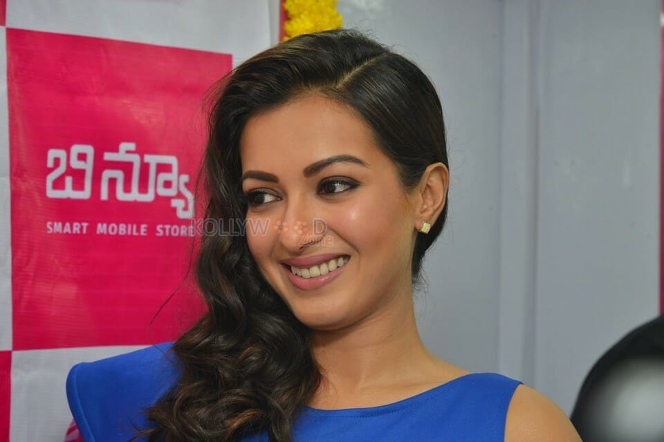 Catherine Tresa At The Launch Of B New Mobile Store Photos