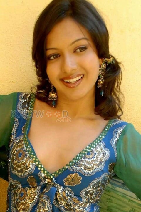 Catherine Tresa Hot Sexy Cleavage Photos