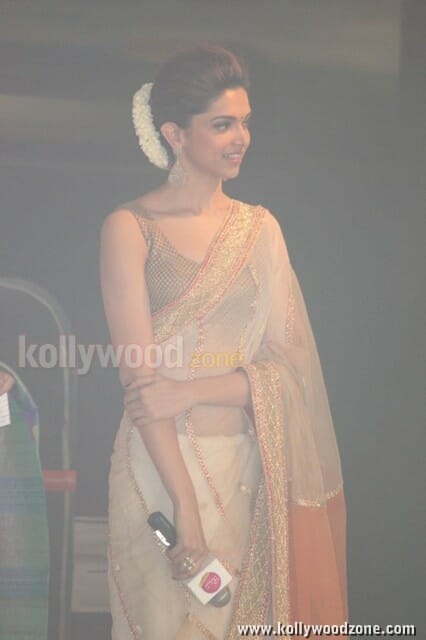 Chennai Express Deepika Padukone Sexy Saree Photos 17 (34069) | Kollywood  Zone