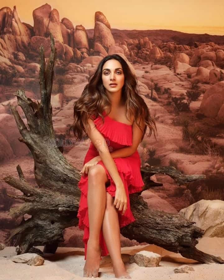 Chic and Stylish Kiara Advani Photoshoot Stills 02