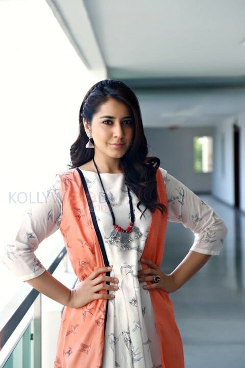 Cute Actress Raashi Khanna Pictures