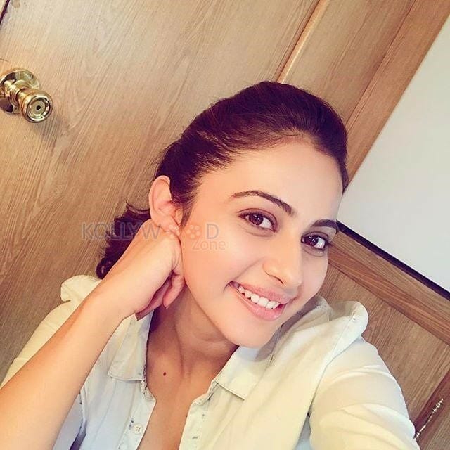 Cute Actress Rakul Preet Singh Photos