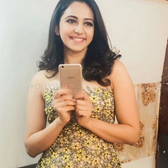 Cute Actress Rakul Preet Singh Photos