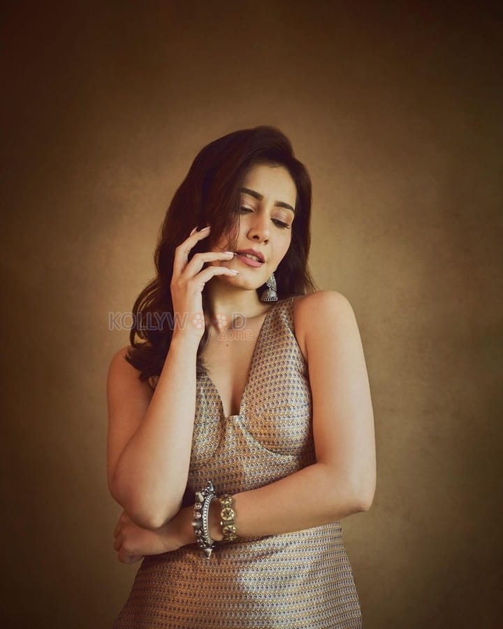 Cute Beauty Raashi Khanna in a Golden and Blue Embroidered Sleeveless Dress Photoshoot Pictures 08