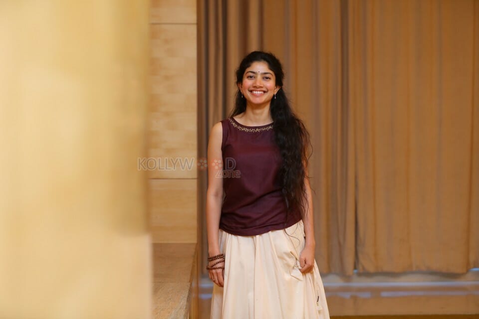 Cute Heroine Sai Pallavi Pictures