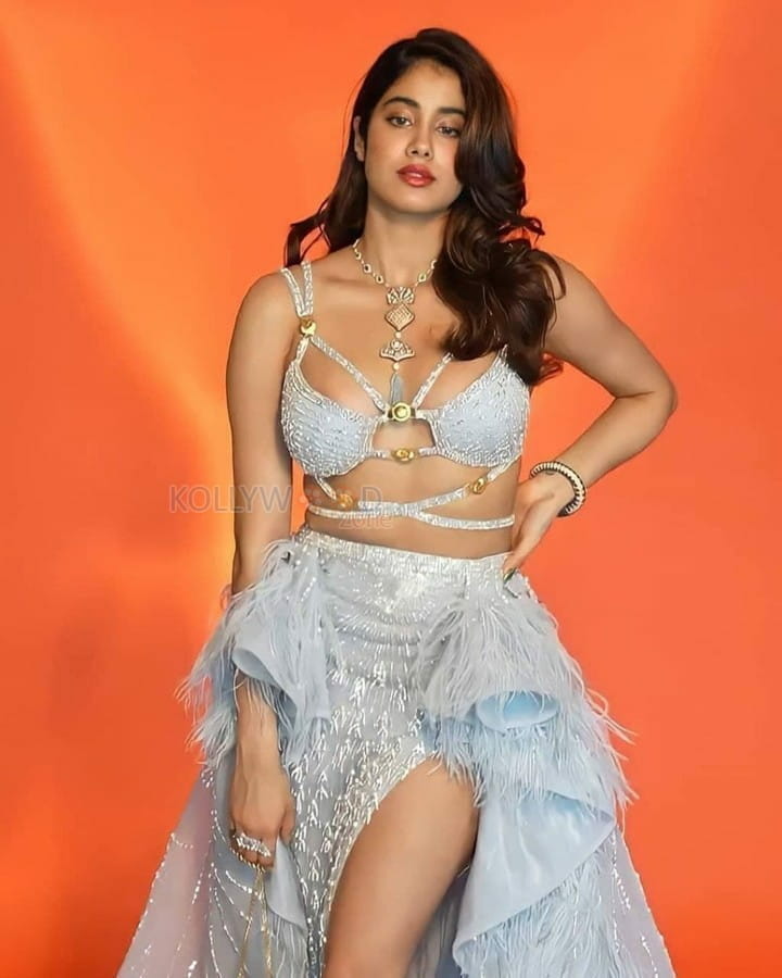 Cute Hindi Actress Janhvi Kapoor Photoshoot Pictures