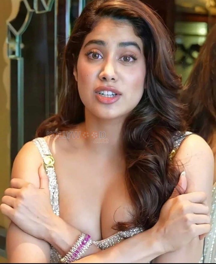 Cute Hindi Actress Janhvi Kapoor Photoshoot Pictures