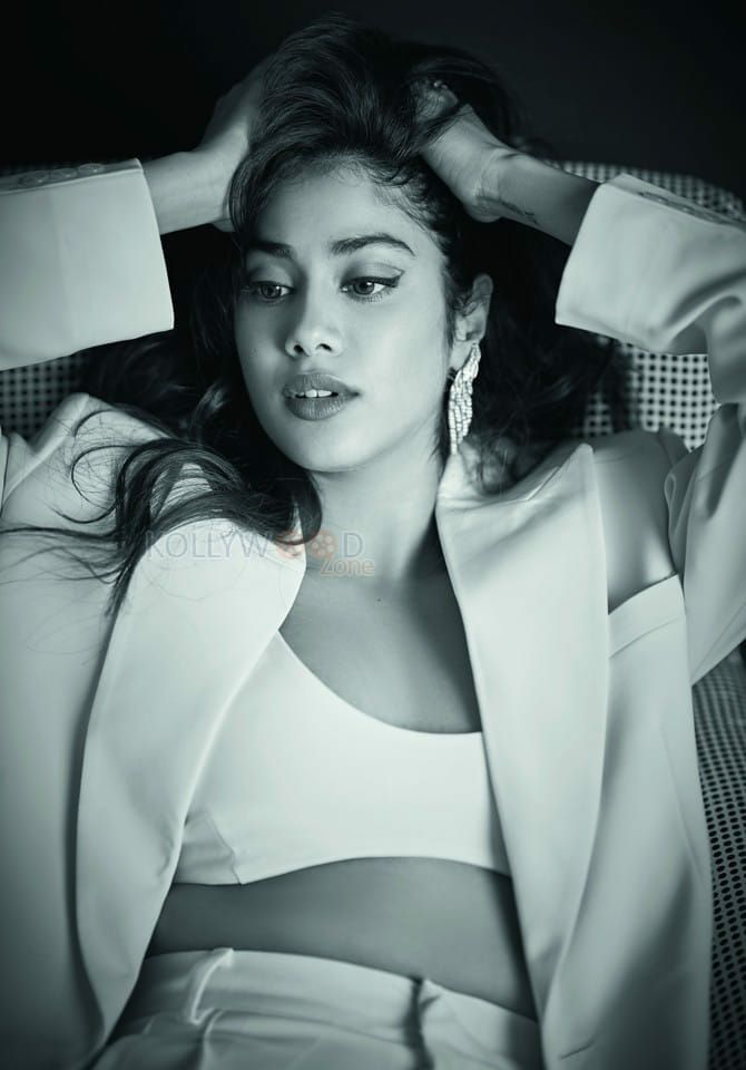 Cute Hindi Actress Janhvi Kapoor Photoshoot Pictures