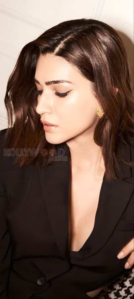 Cute Kriti Sanon in a Black Dress Pictures 01