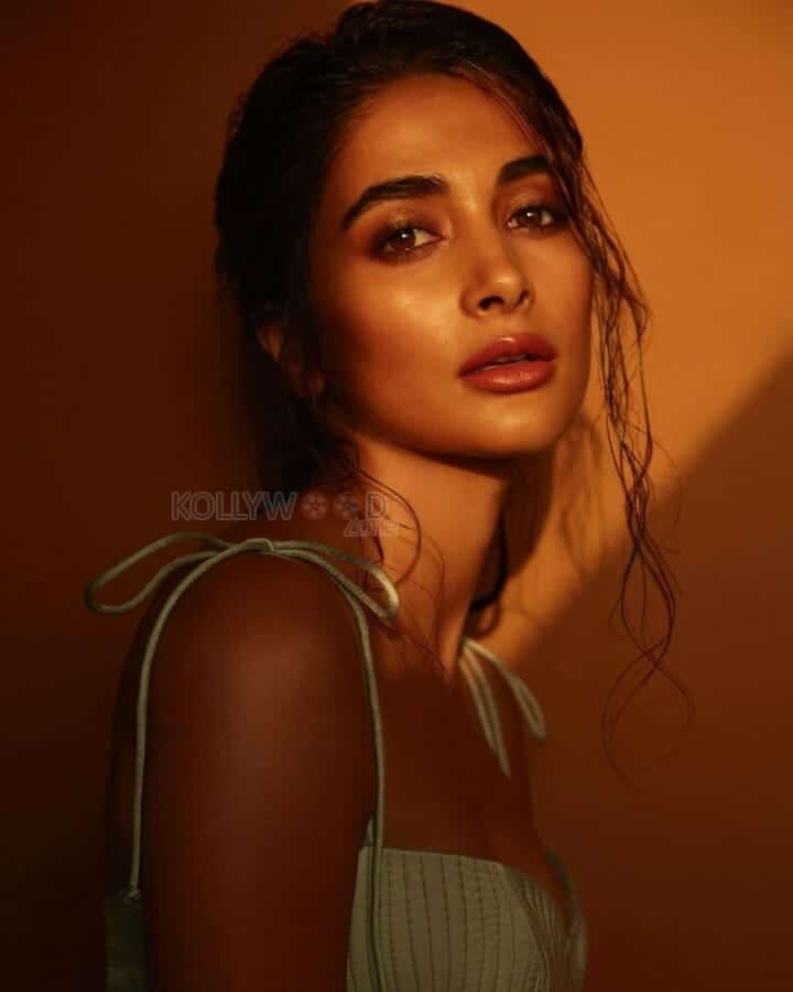 Cute Pooja Hegde Pic 01