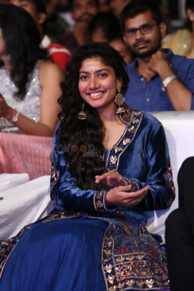 Cute Sai Pallavi Photos