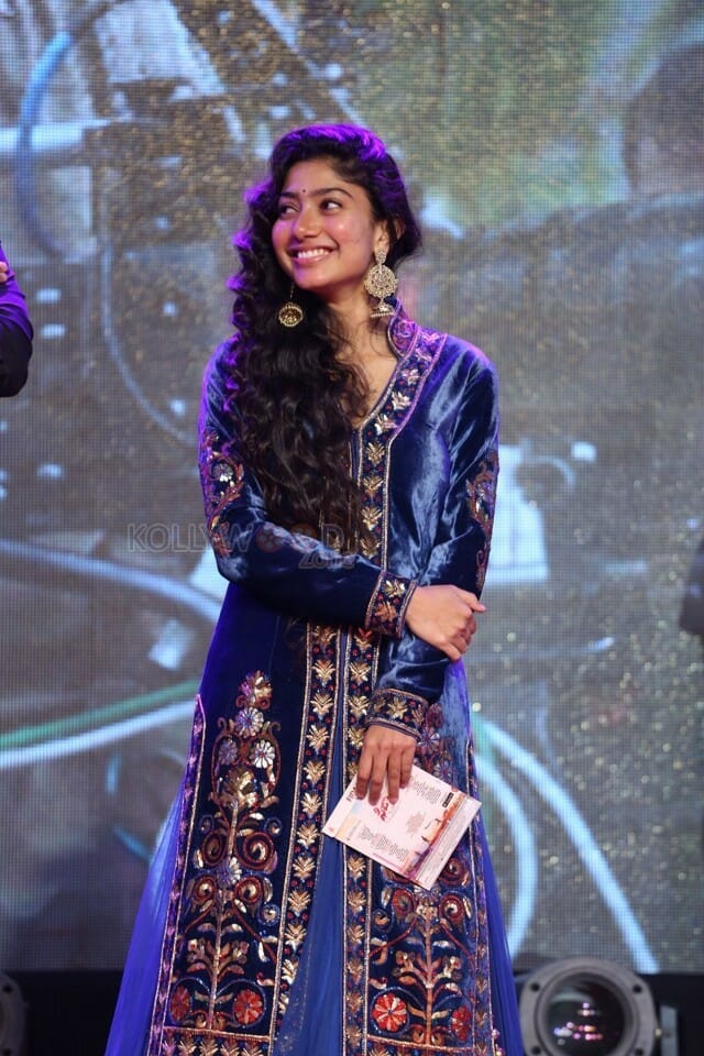 Cute Sai Pallavi Photos