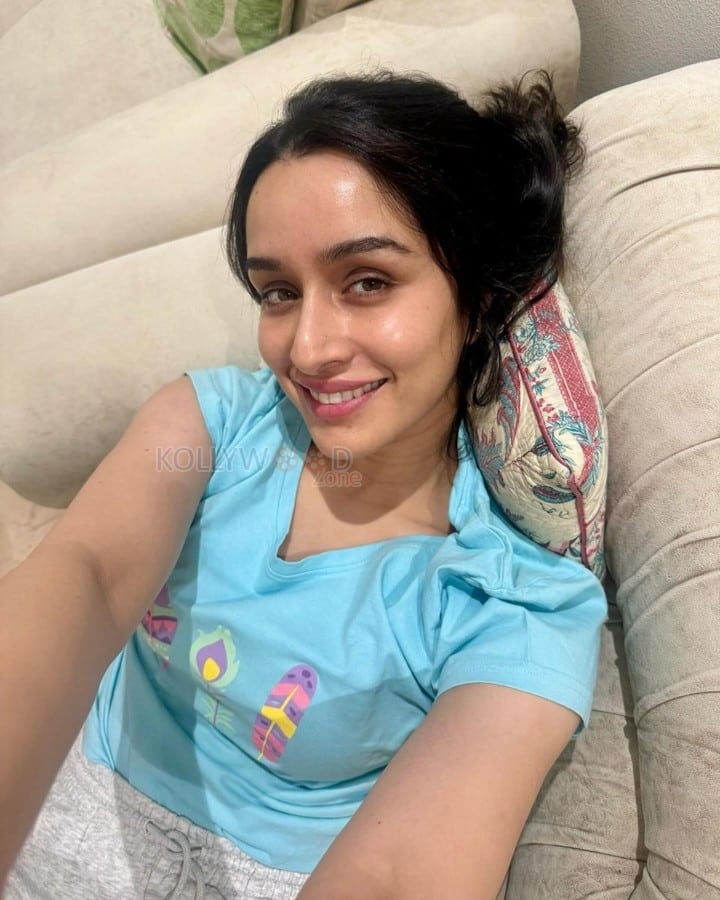 Cute Shraddha Kapoor Unfiltered Selfie Photos 01