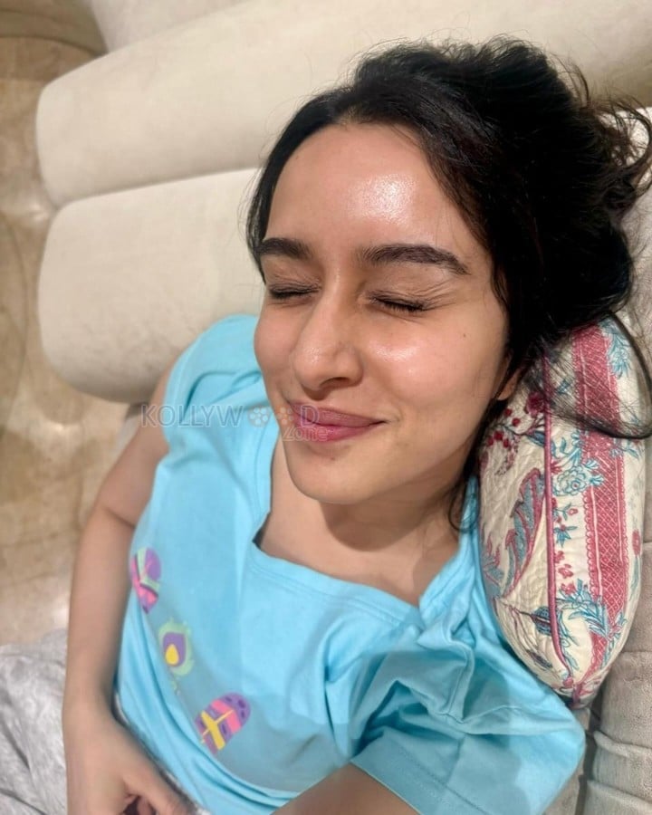 Cute Shraddha Kapoor Unfiltered Selfie Photos 03