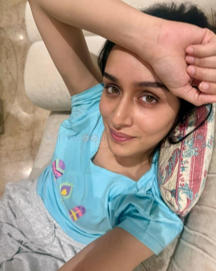 Cute Shraddha Kapoor Unfiltered Selfie Photos 04