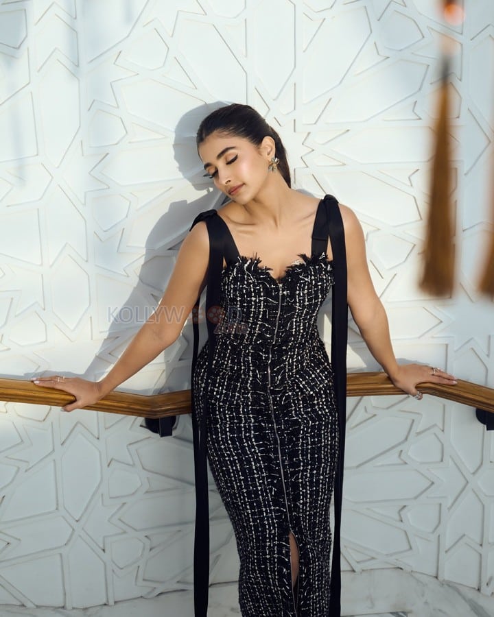 Dazzling Pooja Hegde in a Black Sleeveless Tweed Dress Pictures 04