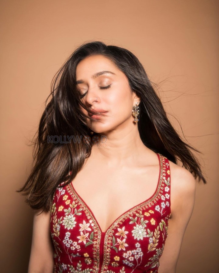 Dazzling Shraddha Kapoor in a Red Floral Silk Dress Photos 02