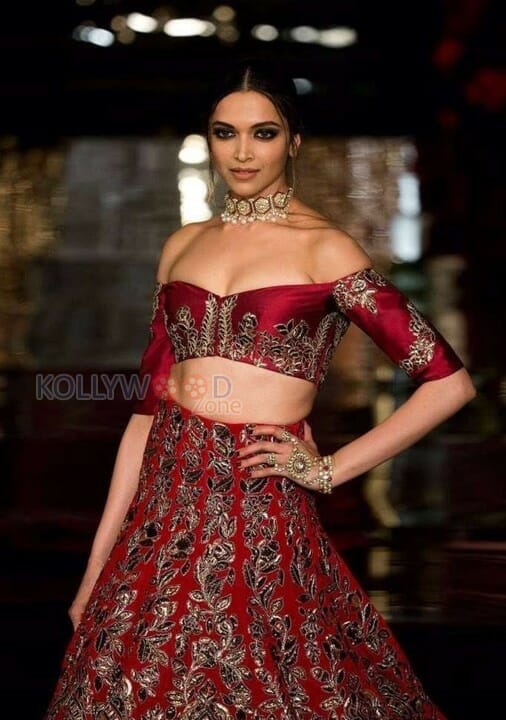 Deepika Padukone Rampwalk At Icw Photos