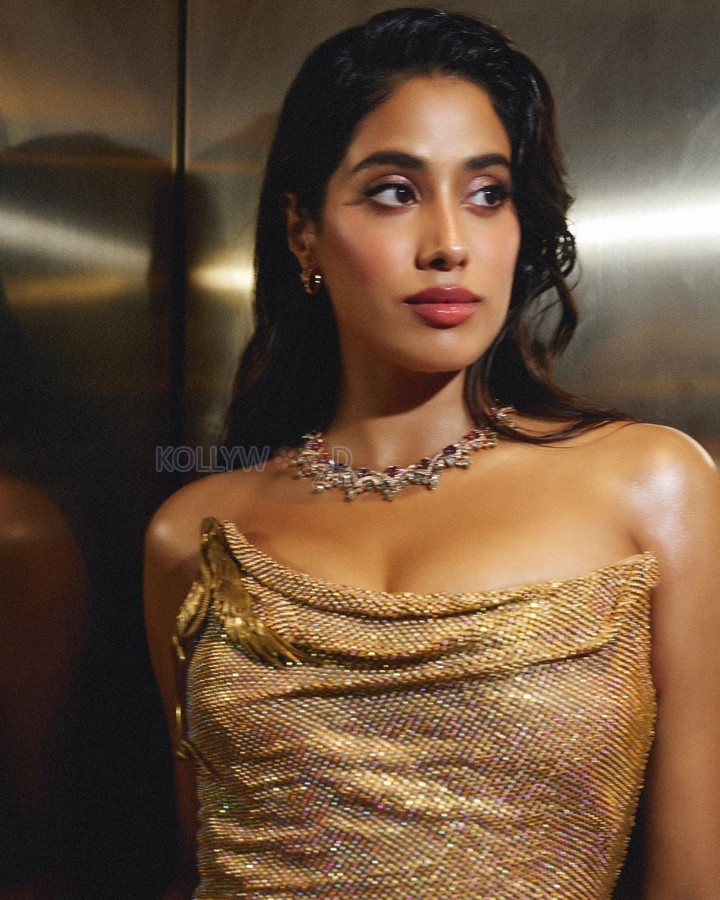 Devara Heroine Janhvi Kapoor in a Golden Bodycon Dress Pictures 09