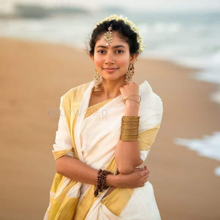 Dhee 4 Actress Sai Pallavi Traditional Saree Pictures 03