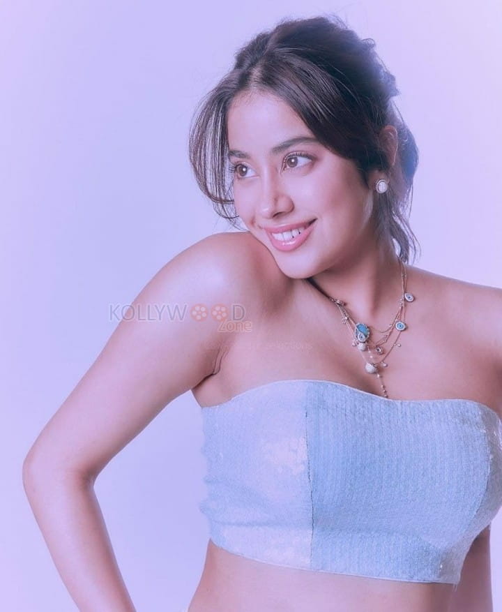 Dostana Actress Janhvi Kapoor Pictures