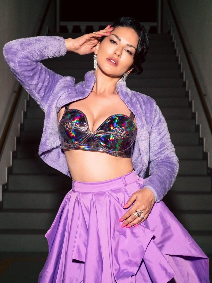 Elegant Beauty Sunny Leone in a Lavendar Skirt with a Metallic Crop Top Pictures 01