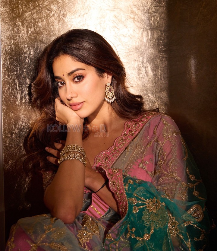 Elegant Janhvi Kapoor in a Sheer Teal and Pink Saree Photos 02