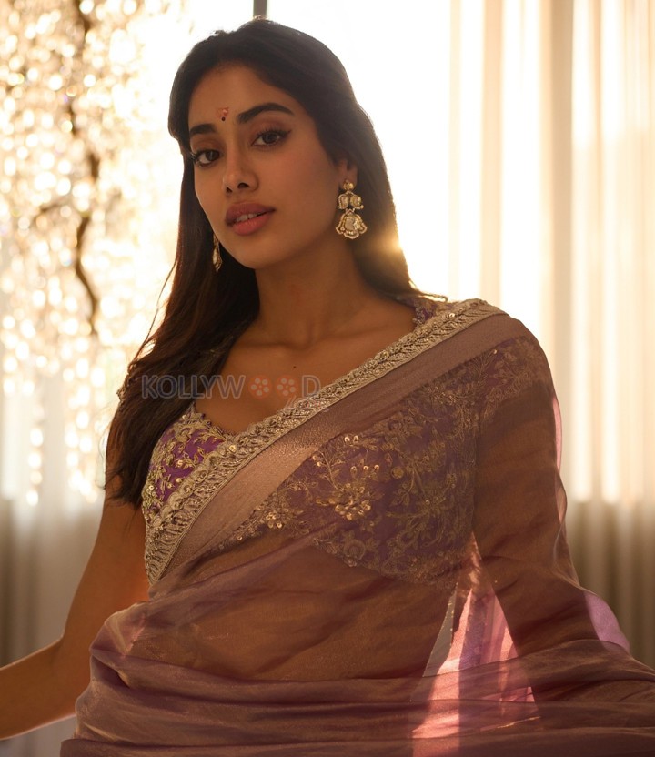 Elegant Janhvi Kapoor in a Sheer Teal and Pink Saree Photos 03