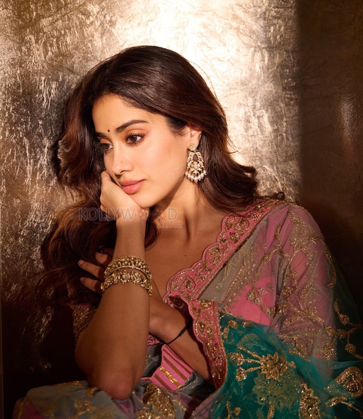 Elegant Janhvi Kapoor in a Sheer Teal and Pink Saree Photos 05