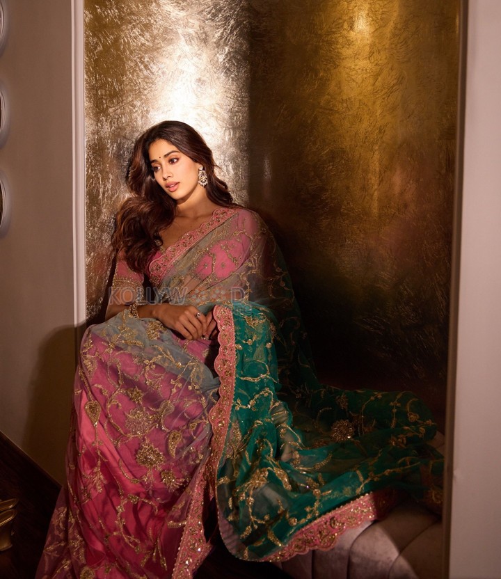 Elegant Janhvi Kapoor in a Sheer Teal and Pink Saree Photos 06