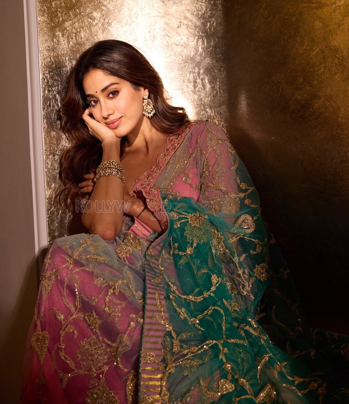 Elegant Janhvi Kapoor in a Sheer Teal and Pink Saree Photos 07