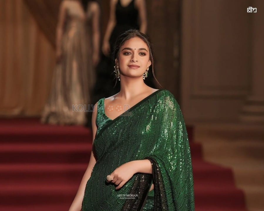 Elegant Keerthy Suresh in a Green Shimmery Saree with Sleeveless Blouse Photos 02