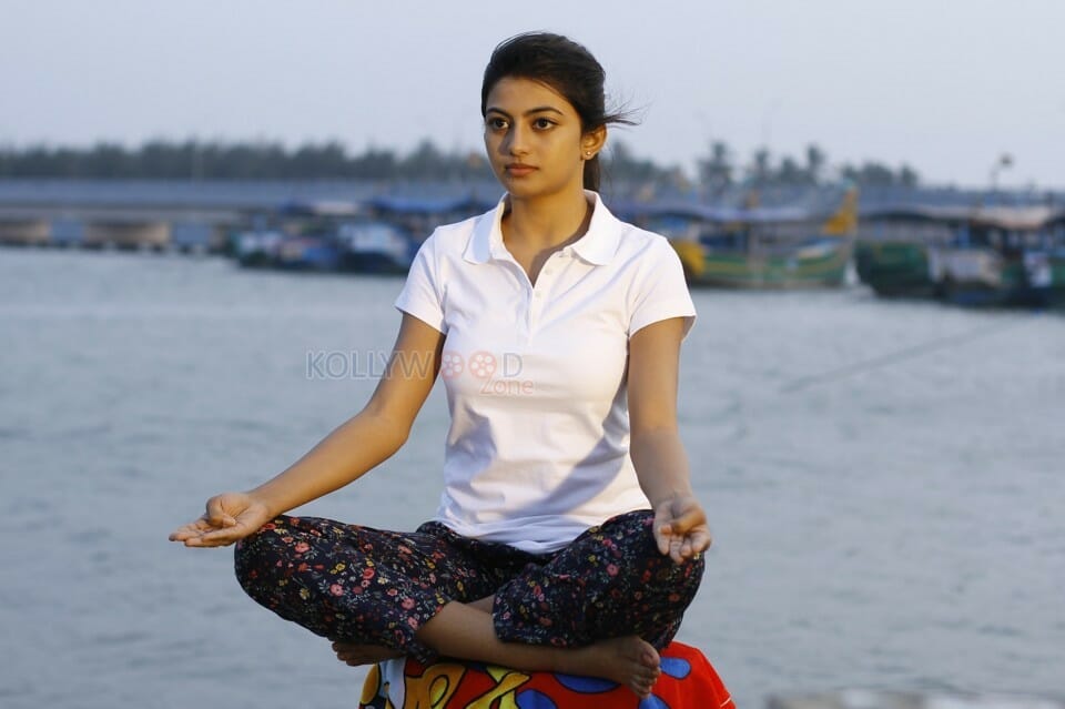 En Aaloda Seruppa Kaanom Heroine Anandhi Pictures