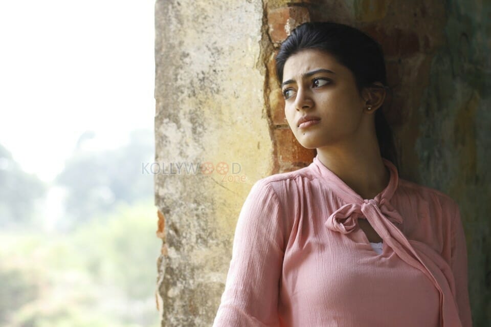 En Aaloda Seruppa Kaanom Heroine Anandhi Pictures