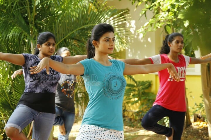 En Aaloda Seruppa Kaanom Movie Heroine Anandhi Pictures