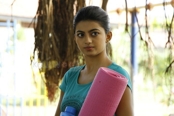 En Aaloda Seruppa Kaanom Movie Heroine Anandhi Pictures