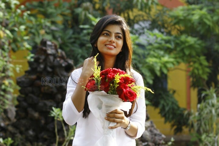 En Aaloda Seruppa Kaanom Movie Heroine Anandhi Pictures