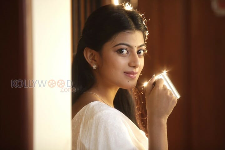 Enakku Innoru Per Irukku Movie Heroine Anandhi Pictures