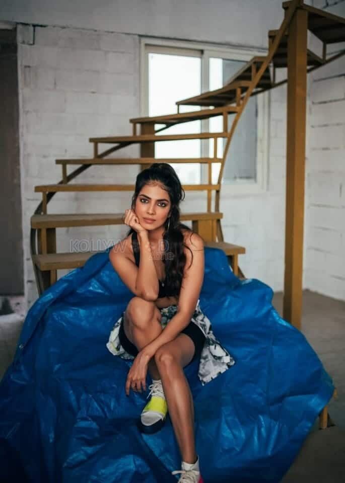 Foxy Malavika Mohanan Photoshoot Stills 10