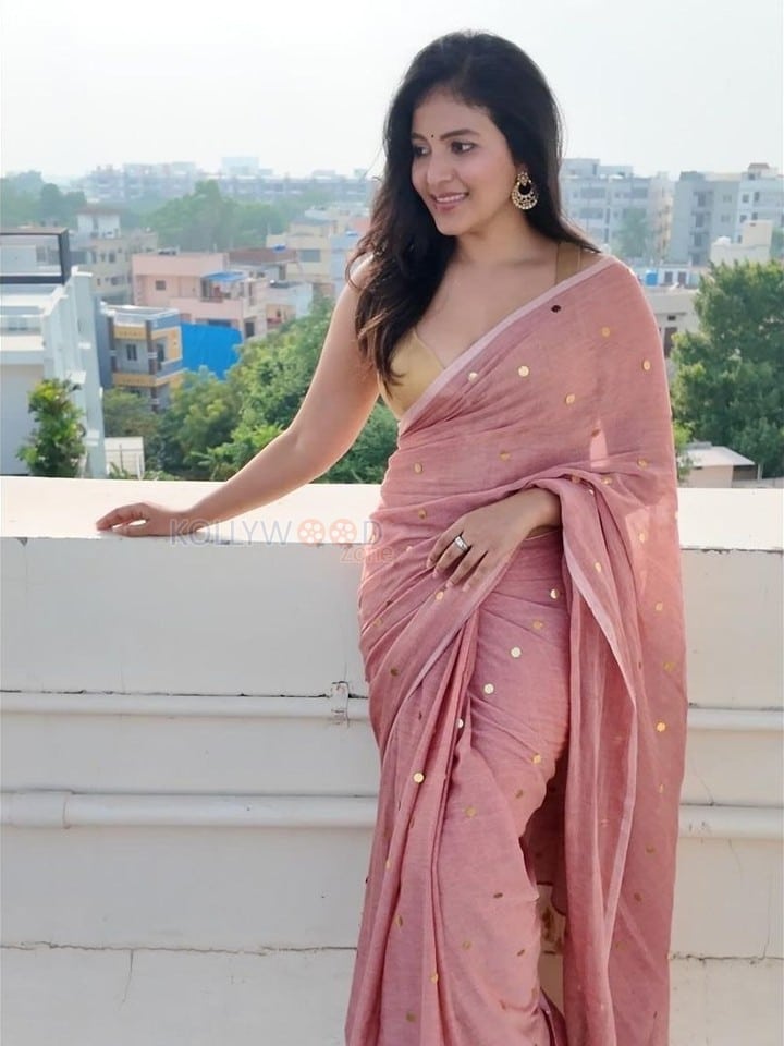 Game Changer Actress Anjali in a Pink Saree Photos 04