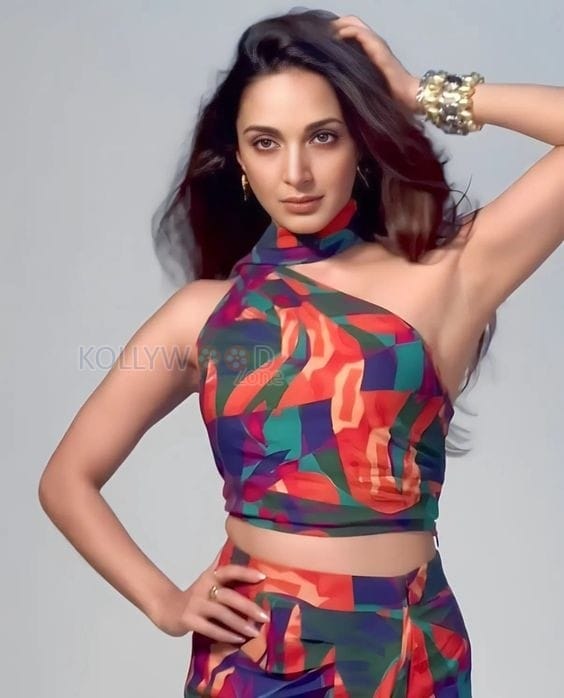 Game Changer Actress Kiara Advani in a Colourful Dress Photos 02