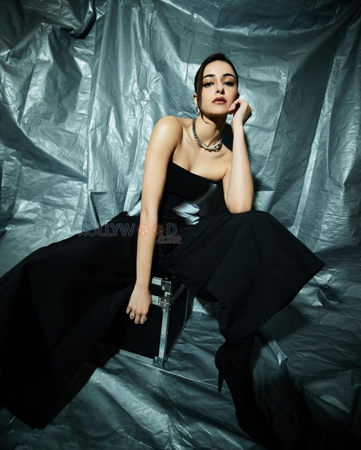 Glam Ananya Panday in a Strapless Black Jumpsuit Pictures 02