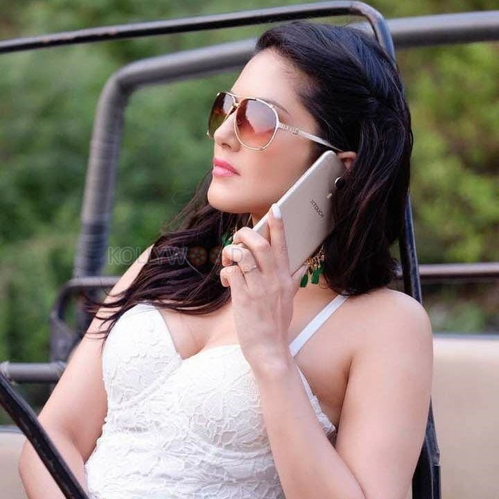 Glamour Actress Sunny Leone New Pictures