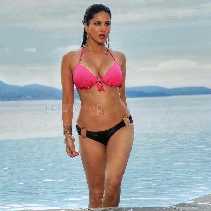 Glamour Doll Sunny Leone Hot Pictures 06