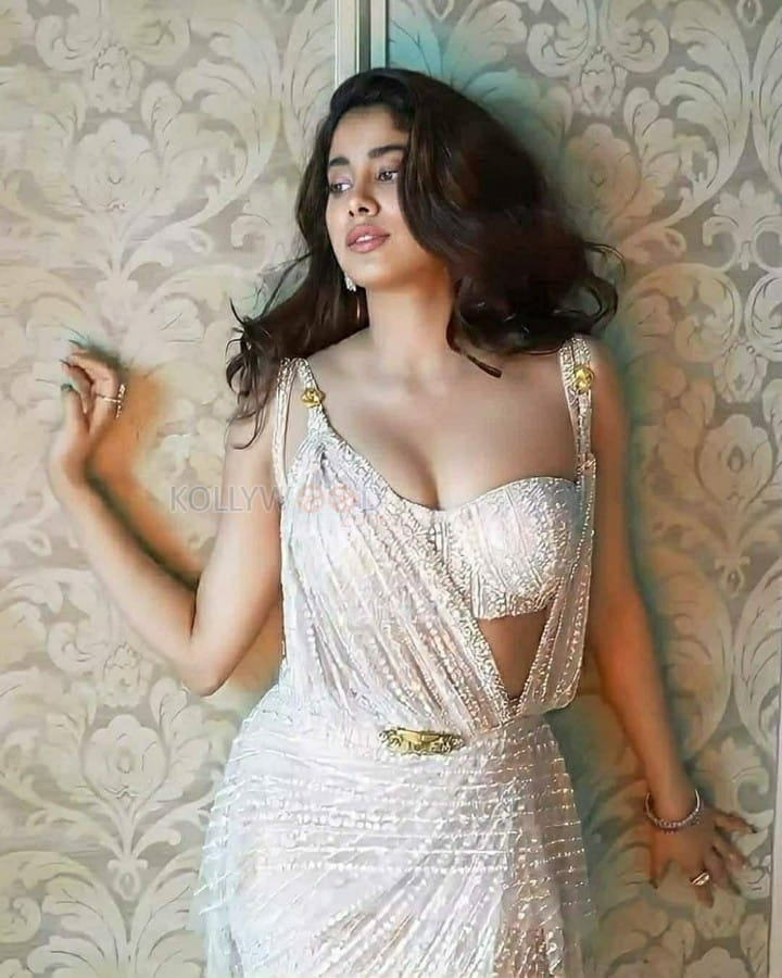 Good Luck Jerry Actress Janhvi Kapoor Sexy Hot Pictures