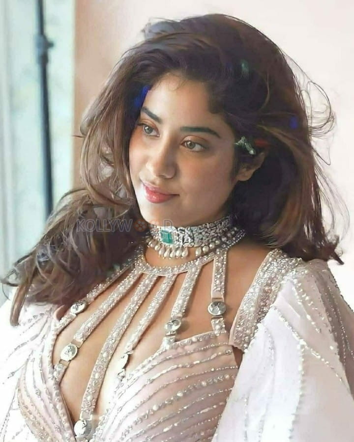 Good Luck Jerry Actress Janhvi Kapoor Sexy Hot Pictures