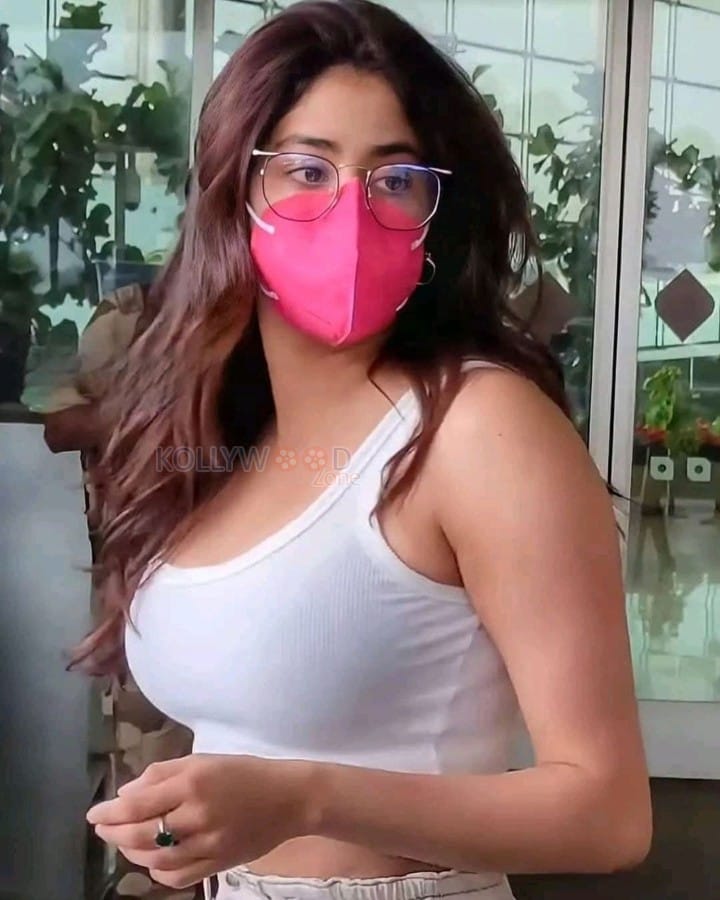 Good Luck Jerry Actress Janhvi Kapoor Sexy Hot Pictures