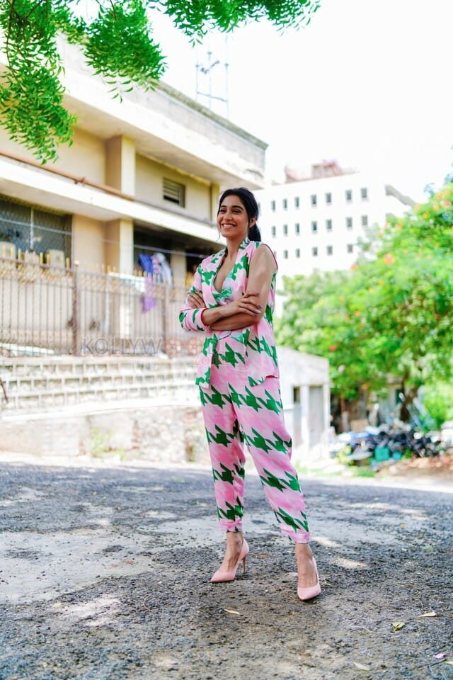 Gorgeous Actress Regina Cassandra Photo Shoot Pictures