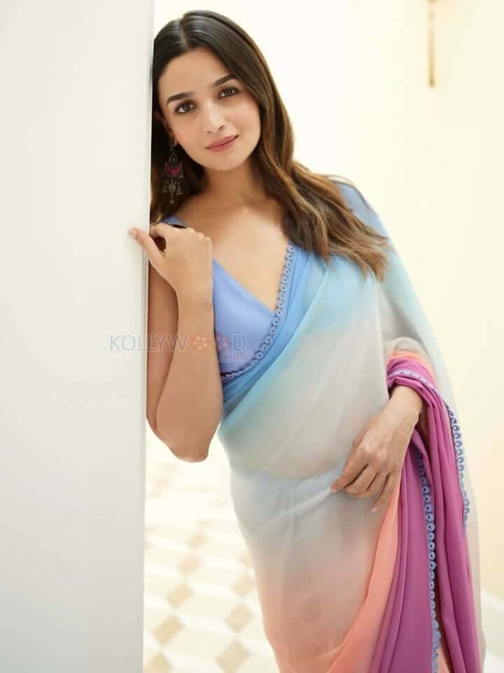 Gorgeous Alia Bhatt in a Multicolor Saree Photos 01